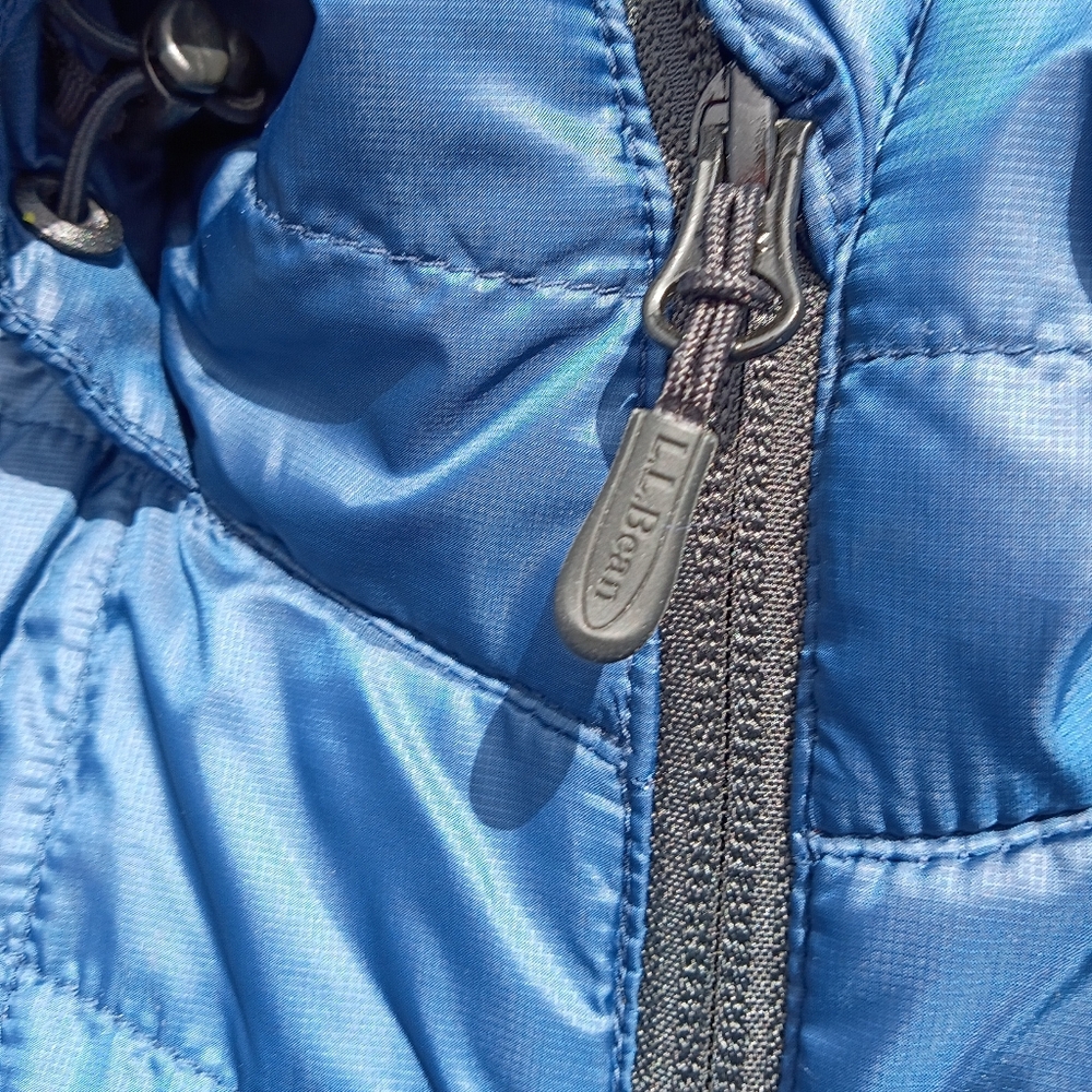 L.L.Bean 505280 Women's Small Blue Zip Hooded Packaway Primaloft Longer Vest - Picture 5 of 12